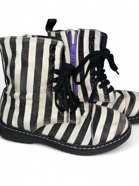 YRU Black & White Striped Lace-Up Kids Boots with Purple Zipper